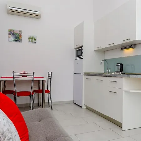 Apartments And Room Maestral *