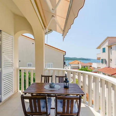 Apartments And Room Maestral *