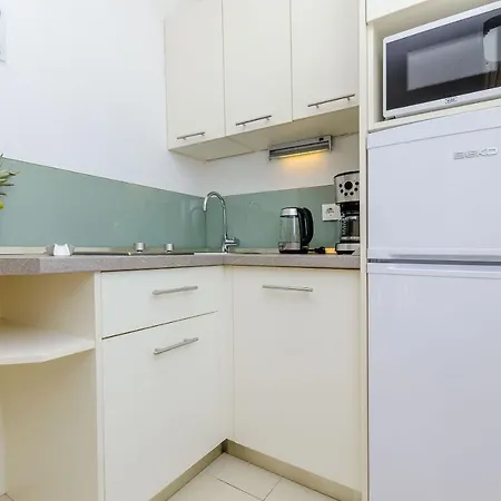 Apartments And Room Maestral