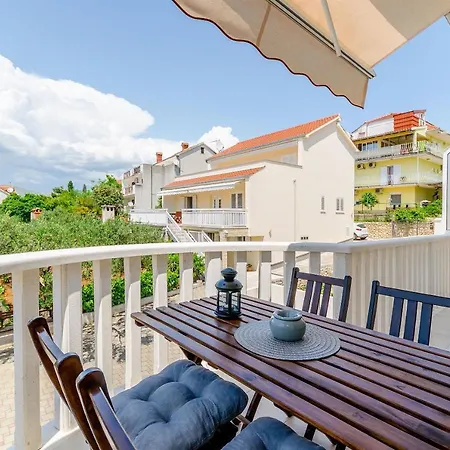 Apartments And Room Maestral