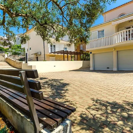 And Maestral * 特罗吉尔