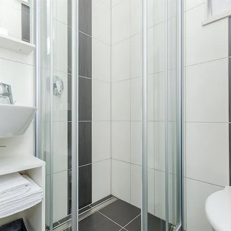 And Maestral 公寓 特罗吉尔