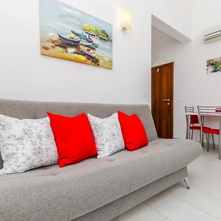 And Maestral Appartement