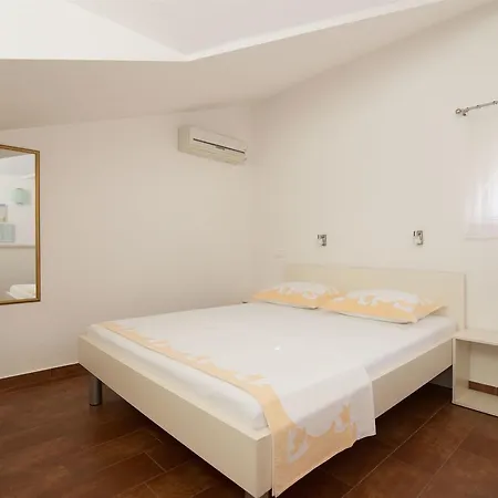 And Maestral Appartement